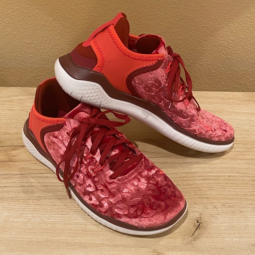 NIKE FREE WILD VELVET NWOT, women’s size 6.5